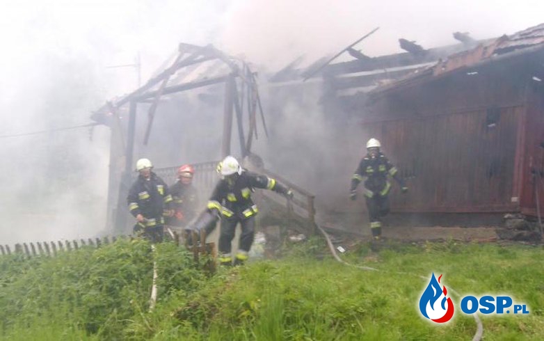 Pożar domu w Stryszawie. Budynek spłonął doszczętnie. OSP Ochotnicza Straż Pożarna