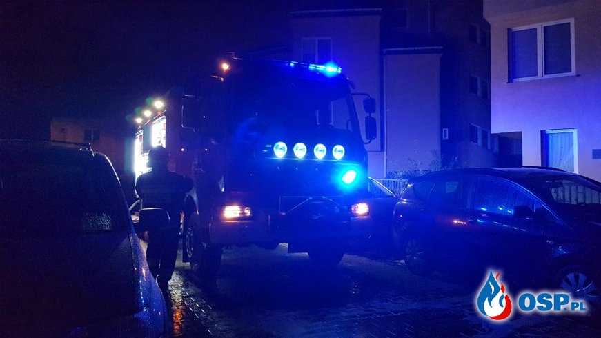 Nocny pożar samochodu na warszawskim Wawrze OSP Ochotnicza Straż Pożarna