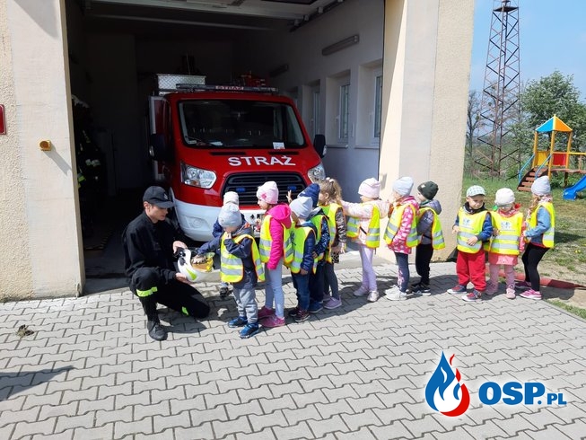 Przedszkolaki z wizytą w remizie OSP Morzewo OSP Ochotnicza Straż Pożarna