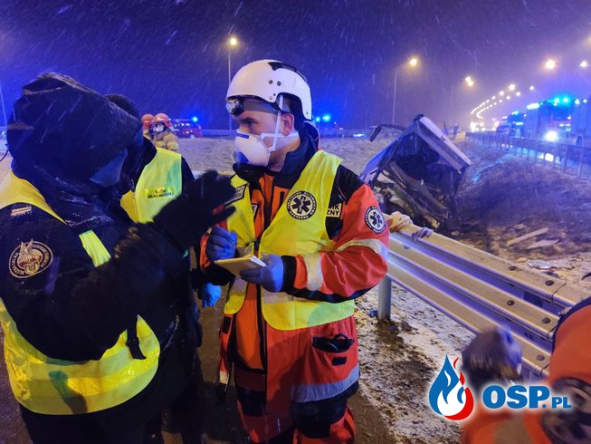 Tragiczny wypadek autokaru na A4 pod Przemyślem. "Dokładnie w tym samym miejscu, co 2 tygodnie wcześniej". OSP Ochotnicza Straż Pożarna