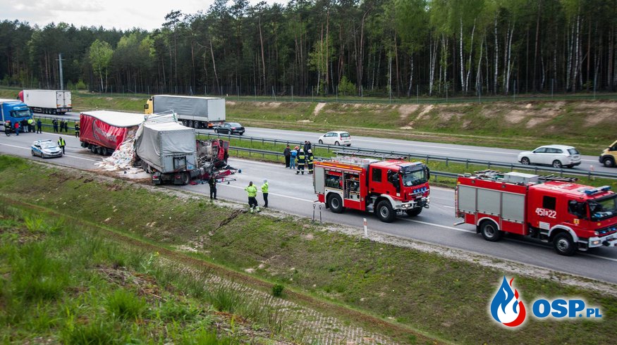 Zderzenie trzech ciężarówek na autostradzie A2! OSP Ochotnicza Straż Pożarna