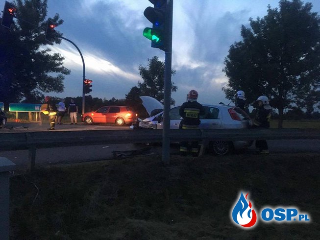 Wypadek 2 pojazdów osobowych na "starej 8" [45/2017] OSP Ochotnicza Straż Pożarna