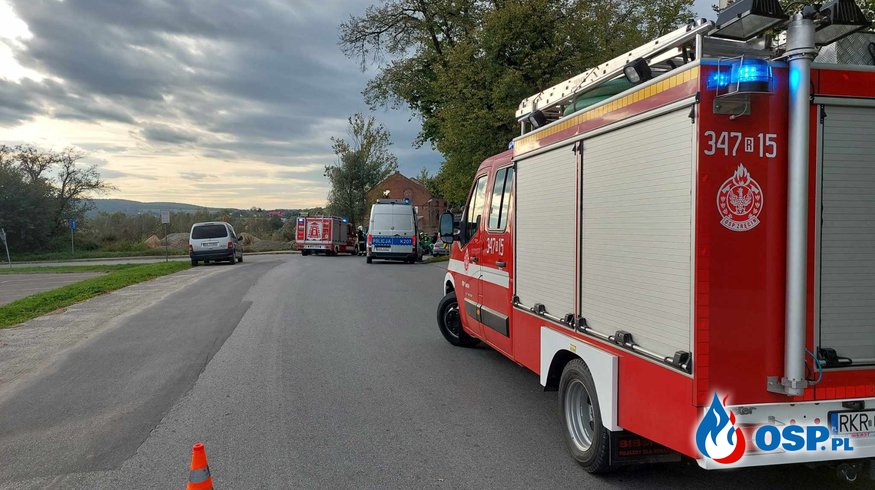 Zderzenie BMW i Peugeota w Zręcinie na ul. Kościelnej OSP Ochotnicza Straż Pożarna