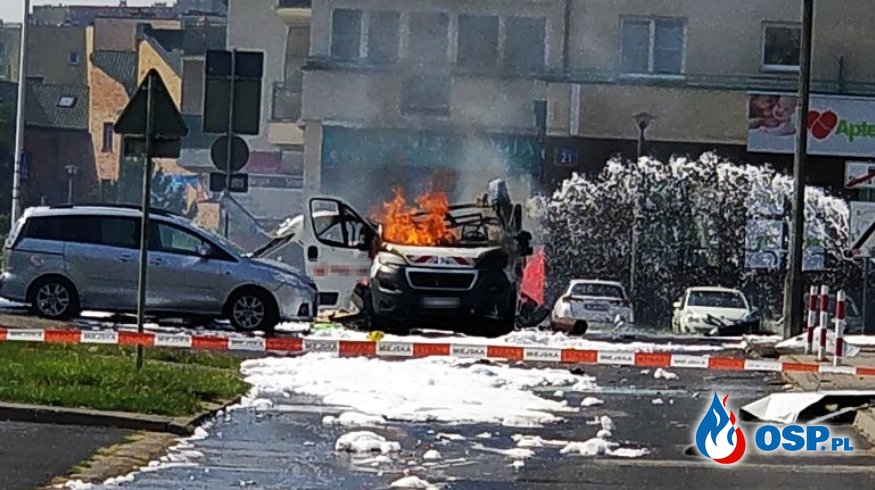 Wybuchł samochód, przewożący butle z gazem. Dwie osoby nie żyją, trzy są ranne. OSP Ochotnicza Straż Pożarna