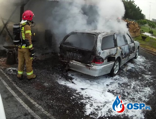 Pożar wiaty i dwóch samochodów OSP Ochotnicza Straż Pożarna