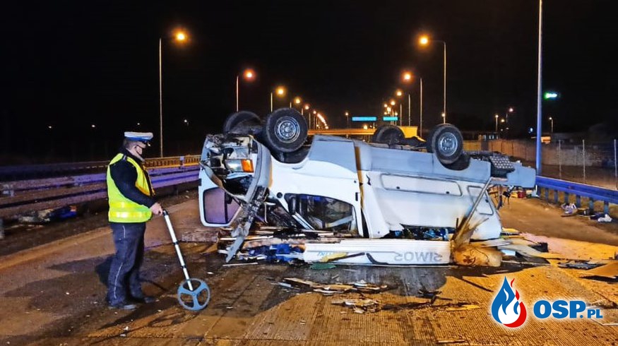 Tragiczny wypadek na S8. Kamper dachował po zderzeniu z ciężarówką, zginęła kobieta. OSP Ochotnicza Straż Pożarna