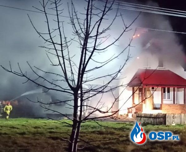 10-latek uratował rodzinę z płonącego domu. Pożar wybuchł w środku nocy. OSP Ochotnicza Straż Pożarna
