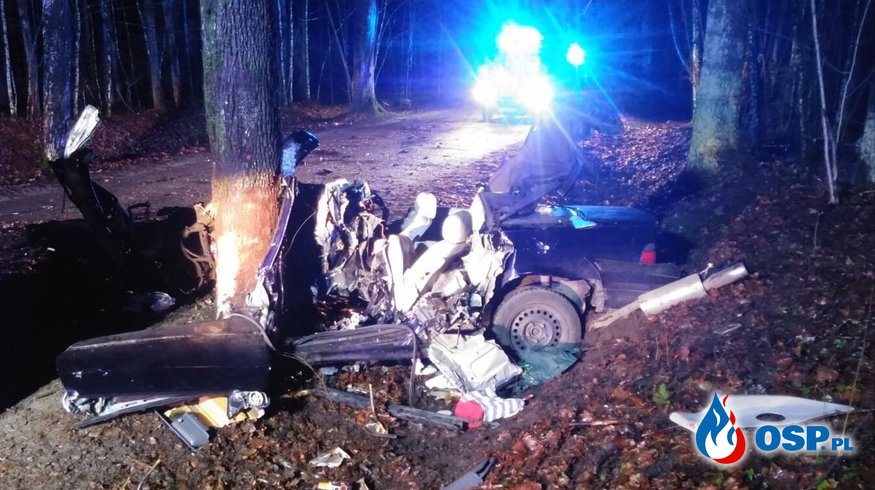 22-letni kierowca BMW zginął w wypadku w sylwestrowy wieczór. OSP Ochotnicza Straż Pożarna