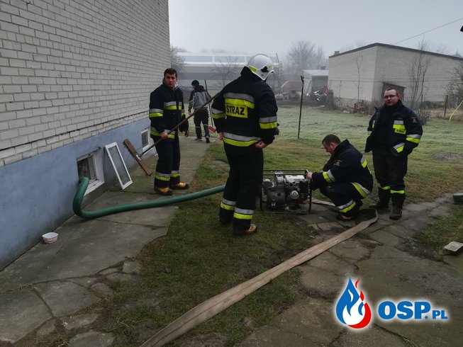 Woda w piwnicy przy ul. Płońskiej Nowe Miasto OSP Ochotnicza Straż Pożarna