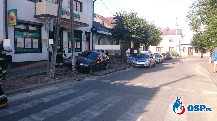 Wypadek Nowe Miasto,zatrzymał się na słupie energetycznym. OSP Ochotnicza Straż Pożarna