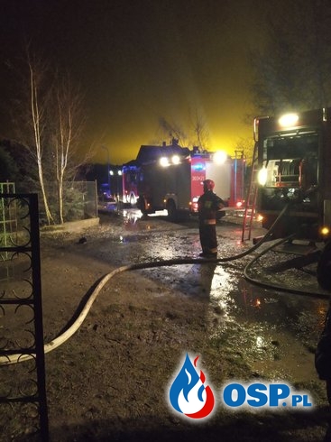Groźny pożar domu pod Wrocławiem. Akcja trwała blisko 8 godzin. OSP Ochotnicza Straż Pożarna