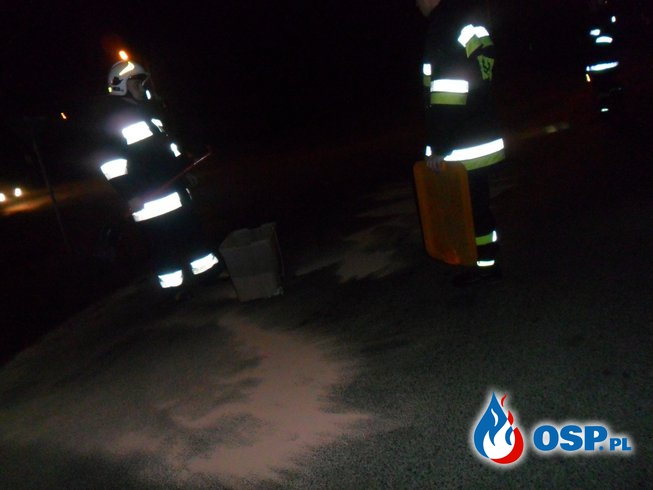 Plama oleju ul.Zielona OSP Ochotnicza Straż Pożarna