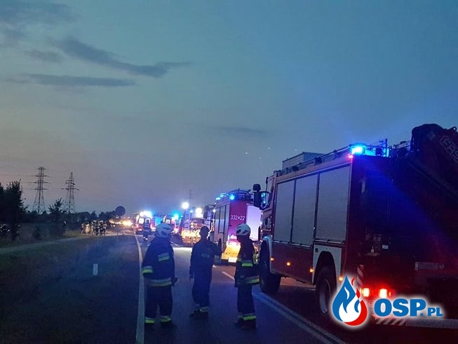 Kierowca i 4 dzieci w szpitalu po dachowaniu auta pod Koszalinem OSP Ochotnicza Straż Pożarna