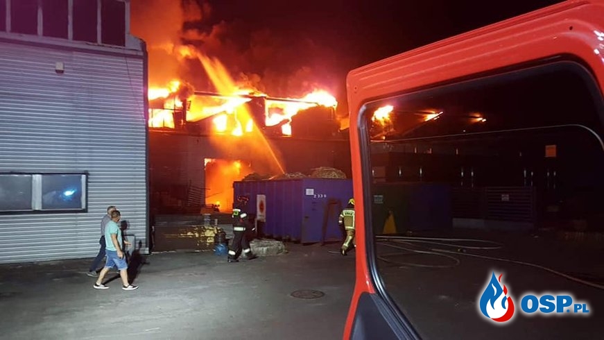 Ogromny pożar hali w Mikołowie. W akcji blisko 150 strażaków. OSP Ochotnicza Straż Pożarna