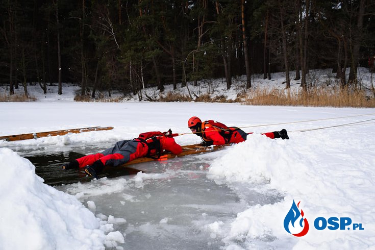 Ćwiczenia na lodzie w Cedzynie OSP Ochotnicza Straż Pożarna