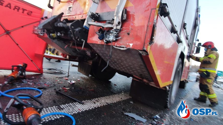 Dramat podczas akcji strażaków. Kobieta zginęła, wbijając się w wóz bojowy OSP. OSP Ochotnicza Straż Pożarna