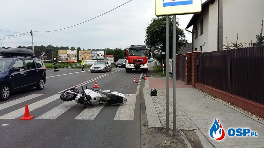 Wypadek motocykla z samochodem osobowym na DK52 w Biertowicach. OSP Ochotnicza Straż Pożarna