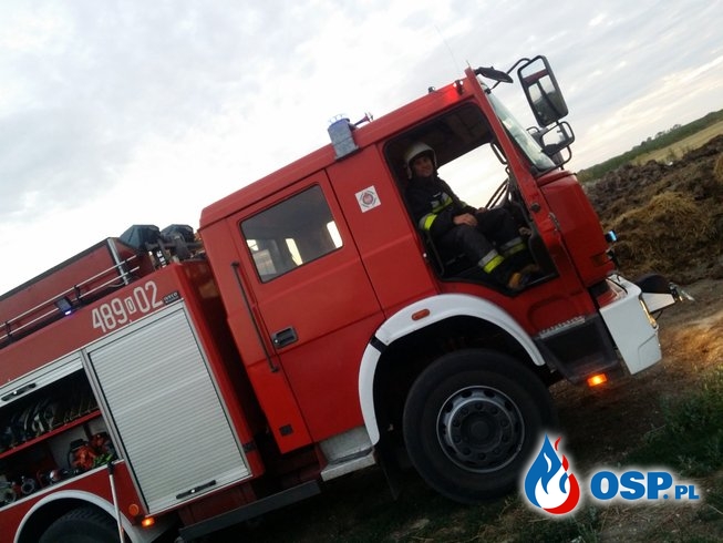 Pożar dzikiego wysypiska śmieci i suchej trawy w miejscowości Mokra OSP Ochotnicza Straż Pożarna