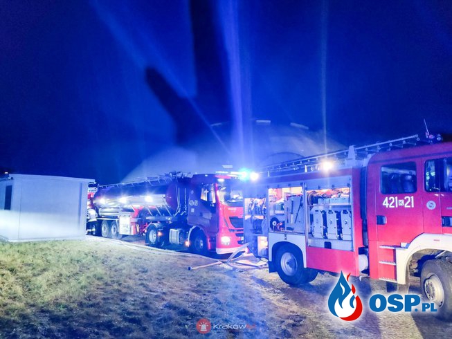 Pożar studia filmowego pod Krakowem. Z ogniem walczyło 100 strażaków. OSP Ochotnicza Straż Pożarna