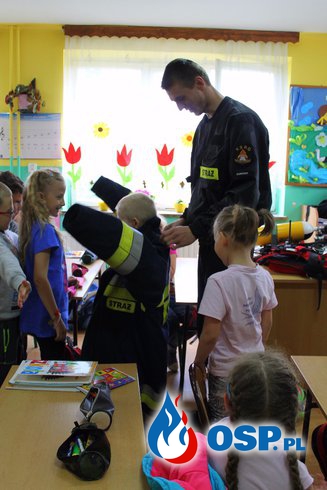 Pogadanka z dziećmi ze Szkoły Podstawowej w Nienadowej OSP Ochotnicza Straż Pożarna