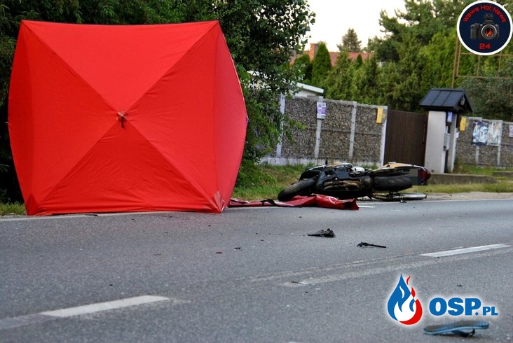 Motocyklista zginął, jego pasażerka jest ciężko ranna. Tragiczny wypadek w Otrębusach. OSP Ochotnicza Straż Pożarna