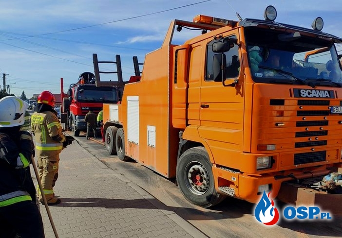 Kolizja drogowa - ul. Zatorska w Olszynach OSP Ochotnicza Straż Pożarna