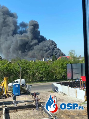Ponad 30 zastępów strażaków gasi pożar składowiska makulatury w Grudziądzu OSP Ochotnicza Straż Pożarna