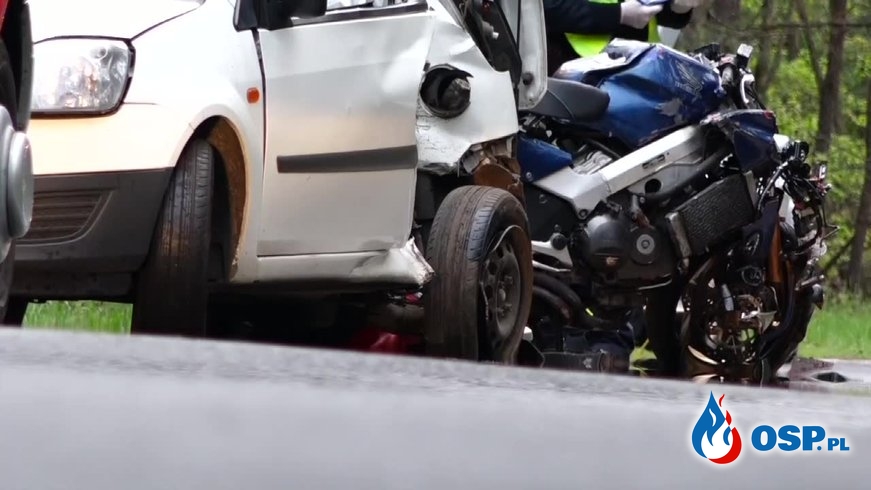 Motocyklista zginął, jego syn trafił do szpitala. Tragiczny wypadek w Lubuskiem. OSP Ochotnicza Straż Pożarna