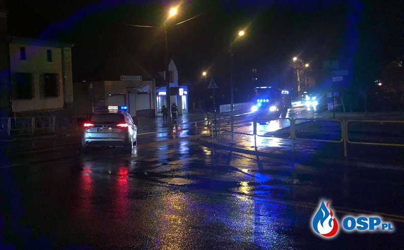 Kierowca potrącił pieszą i uciekł. Trwa obława po wypadku Dobrym Mieście. OSP Ochotnicza Straż Pożarna