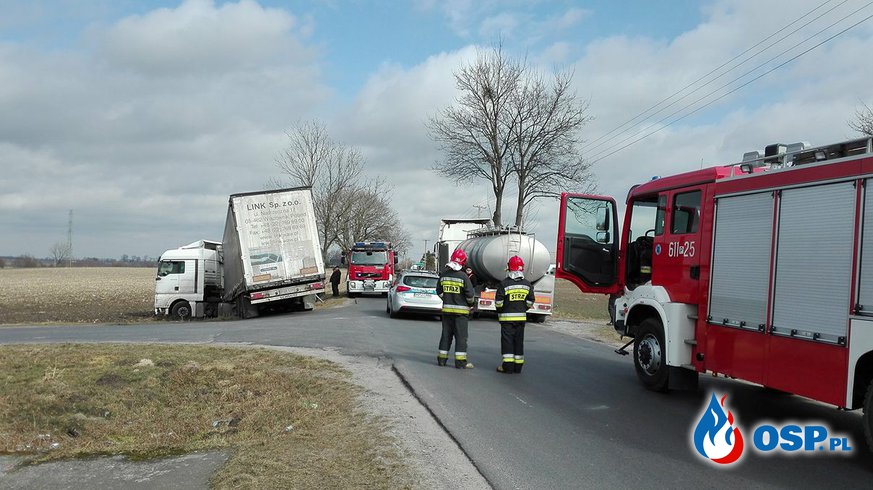 Gablin - zderzenie dwóch pojazdów ciężarowych OSP Ochotnicza Straż Pożarna