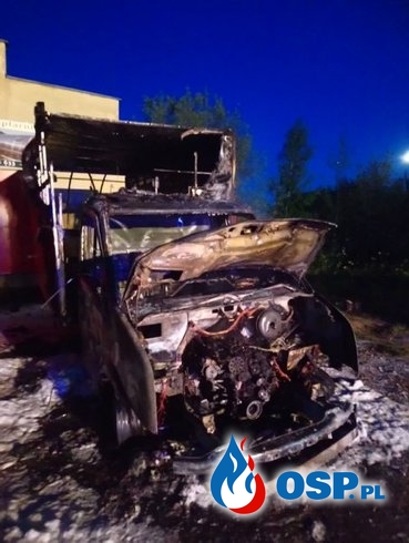 Dwa auta dostawcze spłonęły w nocy w Braniewie OSP Ochotnicza Straż Pożarna