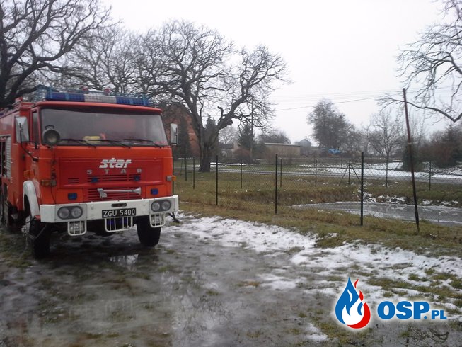 # 3 Roztopy - zalana droga OSP Ochotnicza Straż Pożarna
