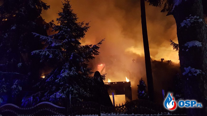 Ogromny pożar hotelu w Augustowie. Strażacy całą noc walczyli z żywiołem. OSP Ochotnicza Straż Pożarna