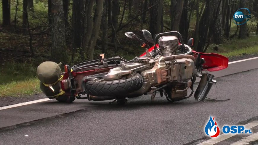 "Wpadli prosto pod samochód". Kierowca i pasażerka motocykla zginęli w wypadku! OSP Ochotnicza Straż Pożarna