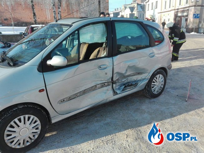 Zderzenie dwóch samochodów w Byczynie. W akcji LPR (film) OSP Ochotnicza Straż Pożarna