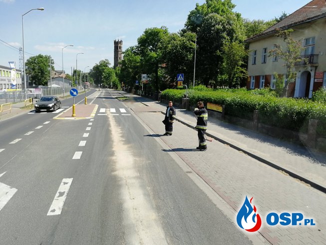 Plama oleju na drodze w Skwierzynie OSP Ochotnicza Straż Pożarna