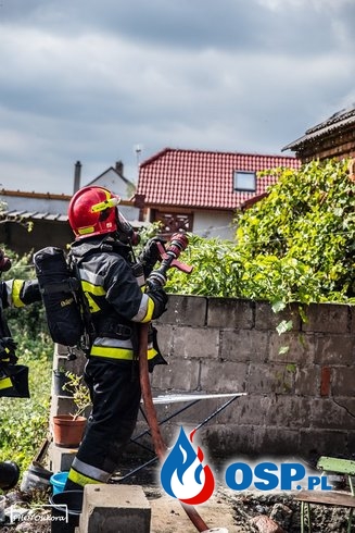Groźny pożar domu w Suśni. Budynek doszczętnie spłonął. OSP Ochotnicza Straż Pożarna