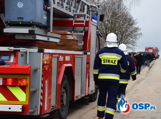 Ostatnie pożegnanie prezesa OSP Małszyce. „Całe dorosłe życie poświęcił straży". OSP Ochotnicza Straż Pożarna