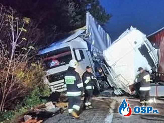 5-godzinna akcja strażaków po zderzeniu ciężarówek OSP Ochotnicza Straż Pożarna