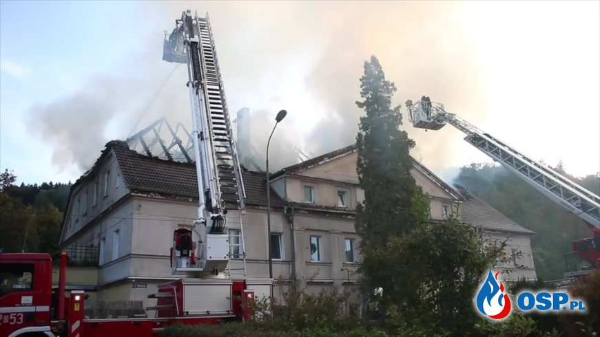 Ogromny pożar domu w Piechowicach. OSP Ochotnicza Straż Pożarna