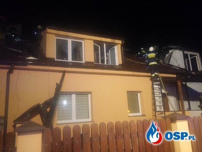 Pożar domu wielorodzinnego w miejscowości Smykowo. Mieszkańcy stracili dach nad głową OSP Ochotnicza Straż Pożarna