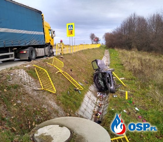 27-latka wjechała wprost pod ciężarówkę. Tragiczny wypadek w Pacanowie. OSP Ochotnicza Straż Pożarna
