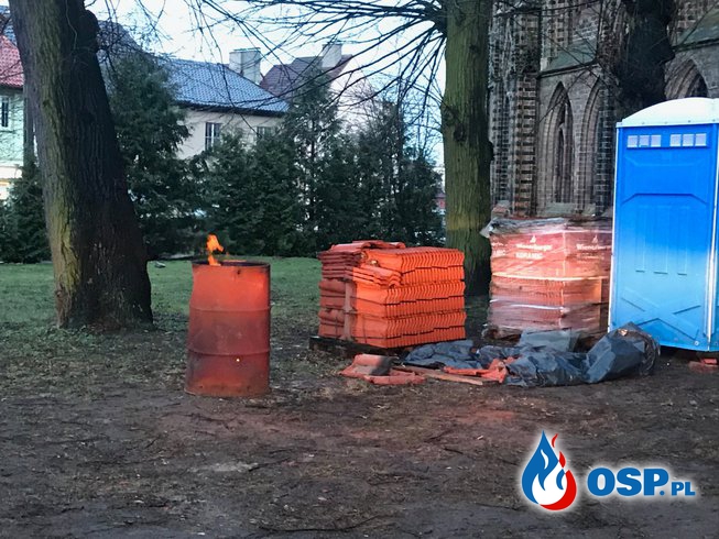 33/2019 Pożar śmieci przy kościele OSP Ochotnicza Straż Pożarna