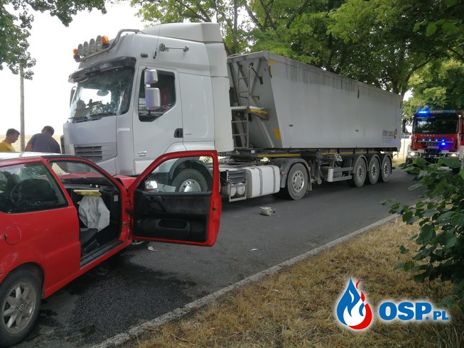 Kolizja auta osobowego z ciężarowym OSP Ochotnicza Straż Pożarna