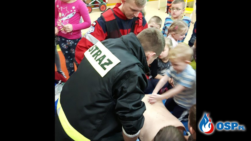 Zajęcia z udzielania pierwszej pomocy w Przedszkolu w Komprachcicach OSP Ochotnicza Straż Pożarna