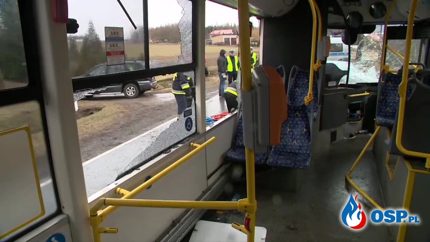 13 osób rannych po zderzeniu BMW z autobusem! OSP Ochotnicza Straż Pożarna
