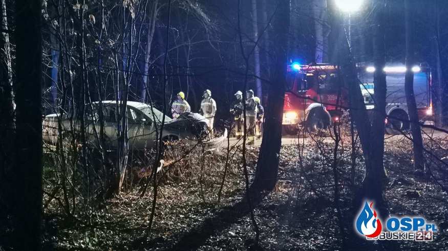 Pijany strażak OSP jechał do akcji. Rozbił auto na drzewie, trafił do szpitala. OSP Ochotnicza Straż Pożarna