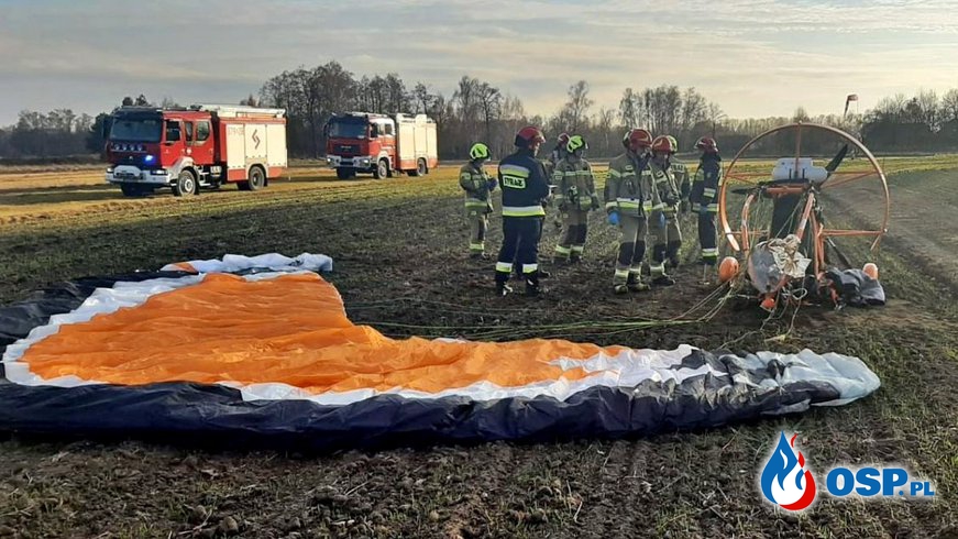 Wypadek paralotniarza w Małopolsce. 48-latek trafił do szpitala. OSP Ochotnicza Straż Pożarna