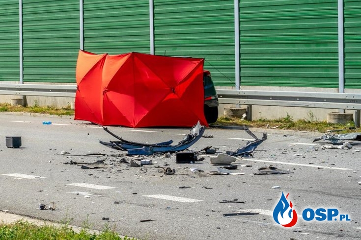 Tragiczny wypadek na obwodnicy Grodkowa. Auto zderzyło się z ciężarówką. OSP Ochotnicza Straż Pożarna