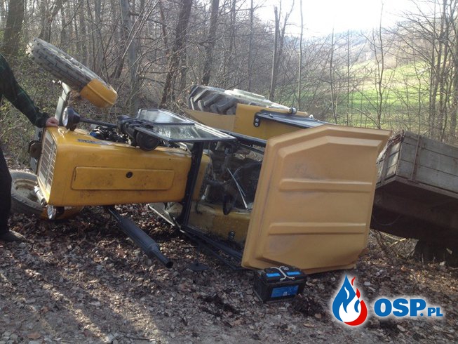 Wypadek , ciągnik przygniótł mężczyznę OSP Ochotnicza Straż Pożarna